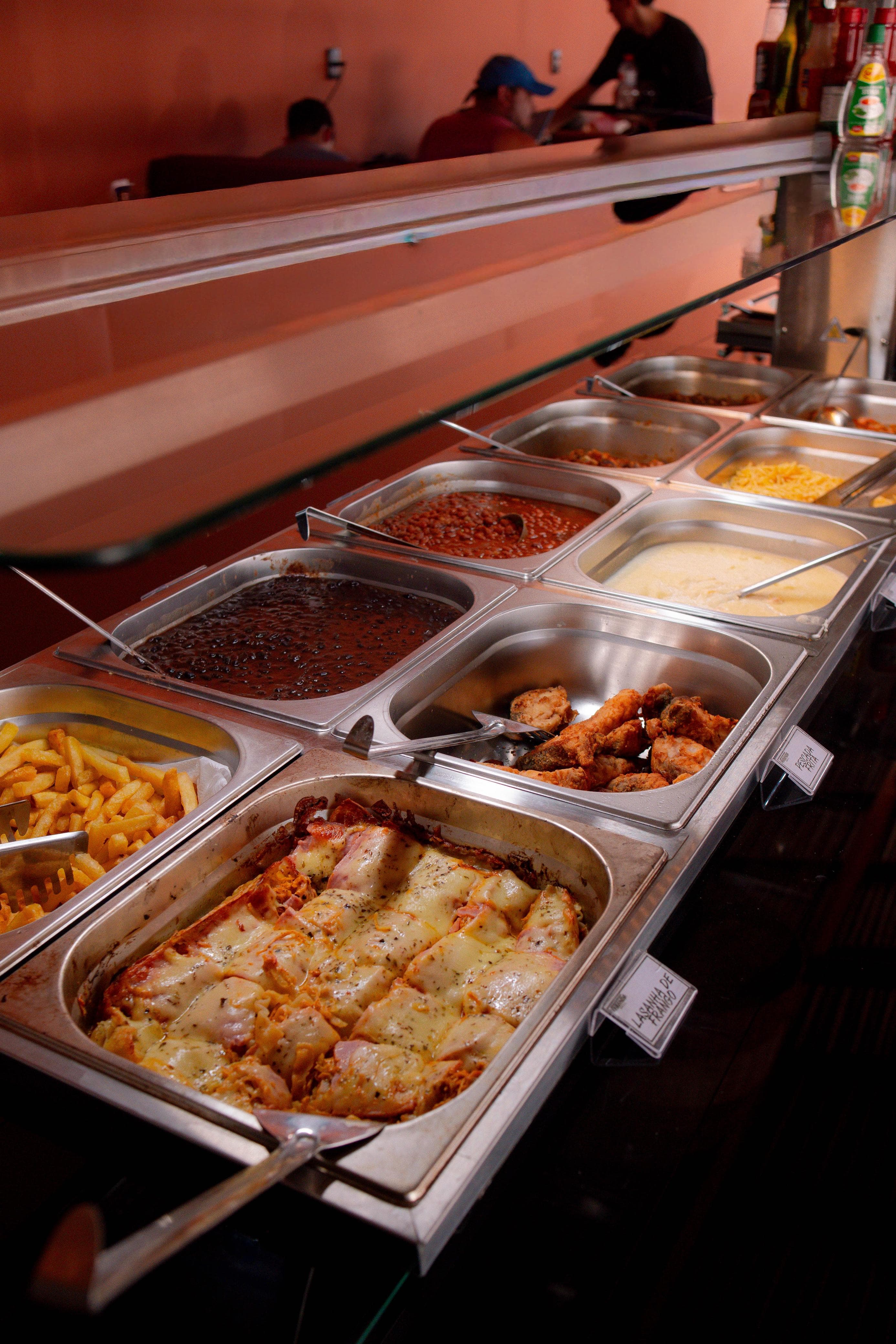 Buffet variado do restaurante